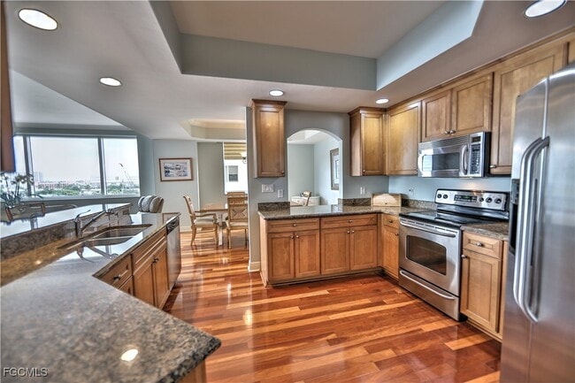 Building Photo - 2104 W First St Unit 704