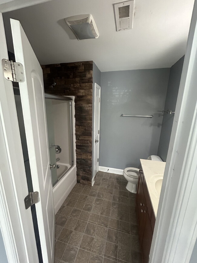 Building Photo - 3 bed 2.5 bath Townhome just off Timberlak...