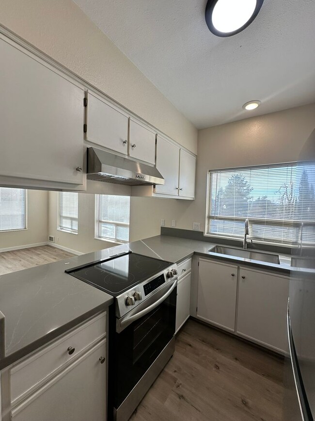 Photo - 387 S 58th St Unidad 387-C