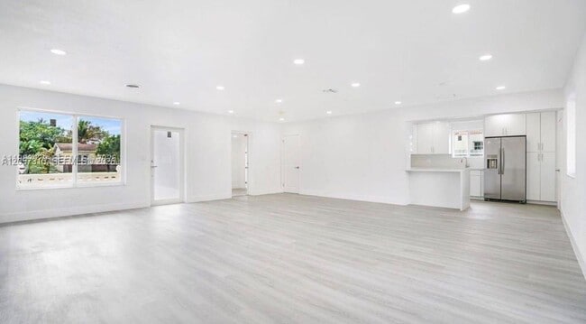 Photo - 105 NE 213th St