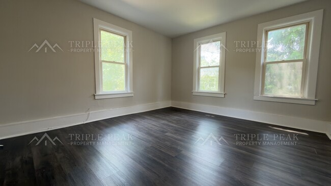 Building Photo - 297 N Laurel St Unit 3