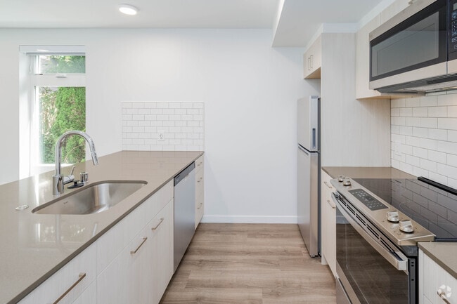 1BR, 1BA - 558SF - Kitchen