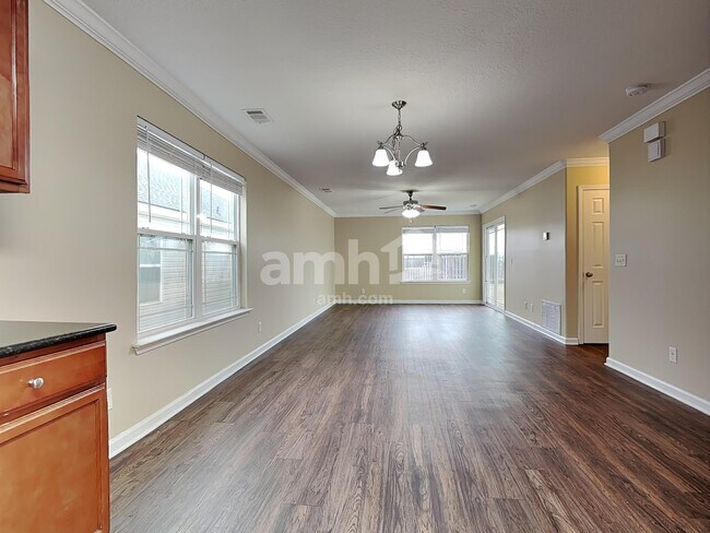 Photo - 8 Sunnydale Ln