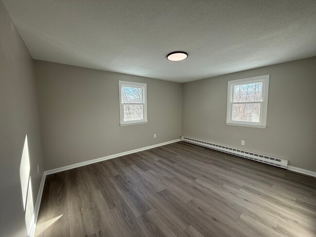 Building Photo - 735 Stafford Rd Unit B