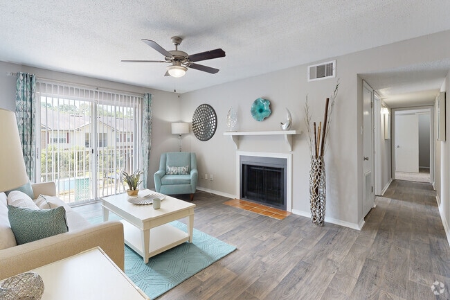 2BD 2BA 1,050 SF