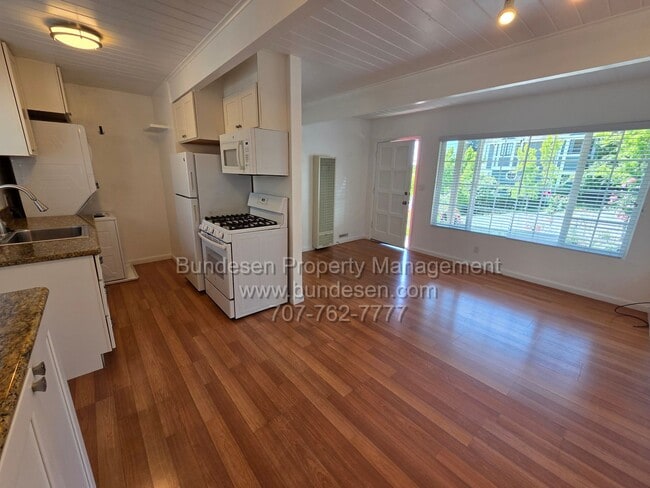 Photo - 104 Kent St