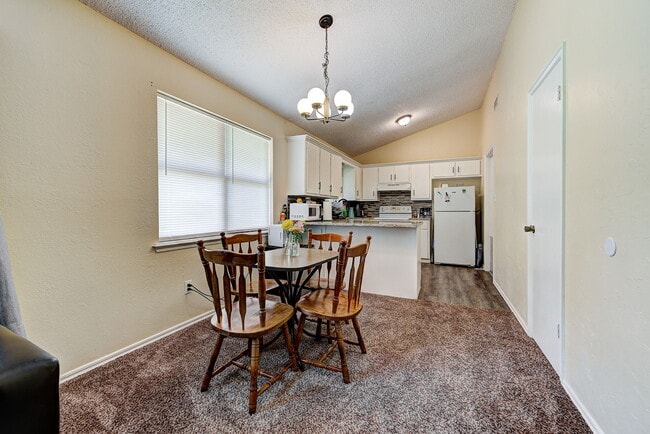 Photo - 2206 Whiteoak Cir