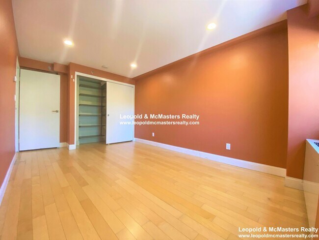 Photo - 1601 Beacon St Unidad 411