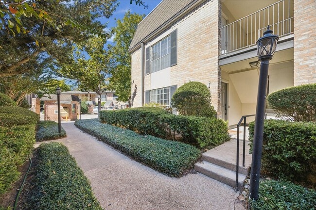 Building Photo - 1809 Stoney Brook Dr Unit 101