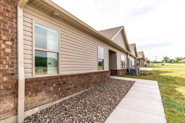 Photo - 144 Garden Gate Dr