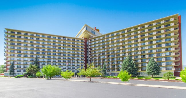 Building Photo - 411 Lakewood Cir Unit C806