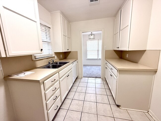 Photo - 2903 N.Commerce