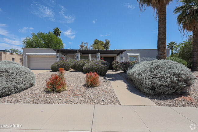 Building Photo - 601 E Forest Hills Dr Rental