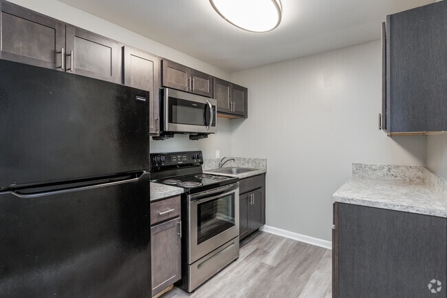 1BR, 1BA - 450SF - Kitchen - Harborstone