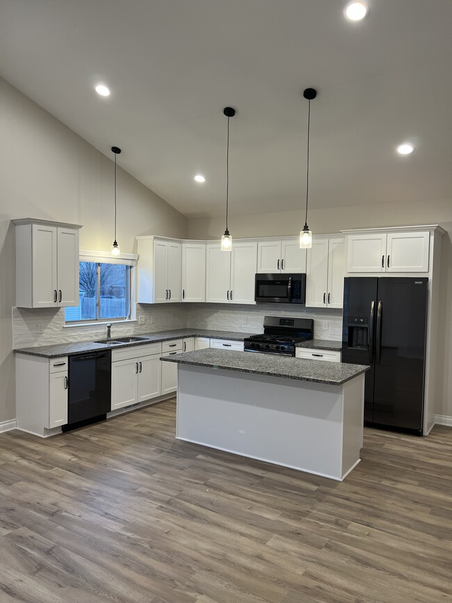308 E Washington St Unit 304