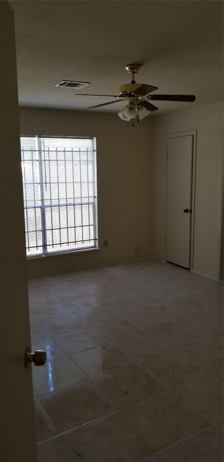 Photo - 10822 Lynbrook Dr Unidad B