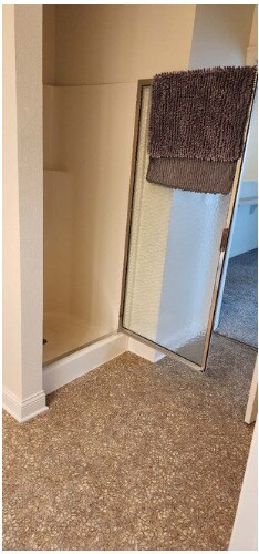 Clean Shower - Uptown Brass Apartments