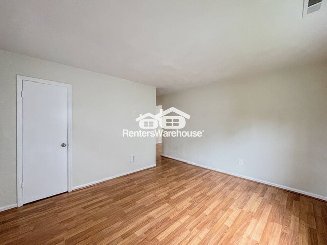 Photo - 1074 Bland St