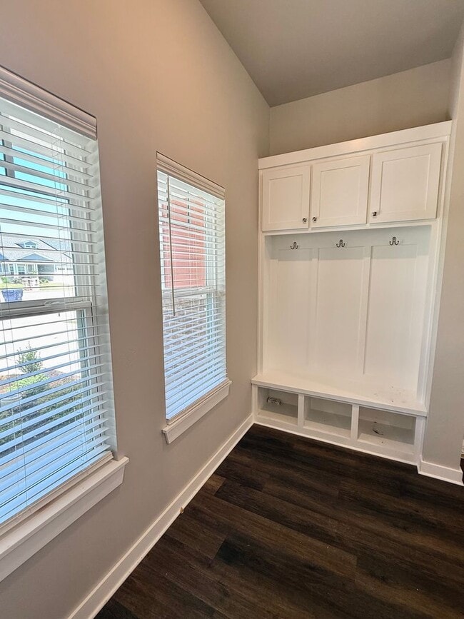 Photo - Large 2 Bed, 2 Bath in Beautiful Well Main...