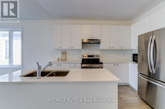 Photo - 15 Union Blvd