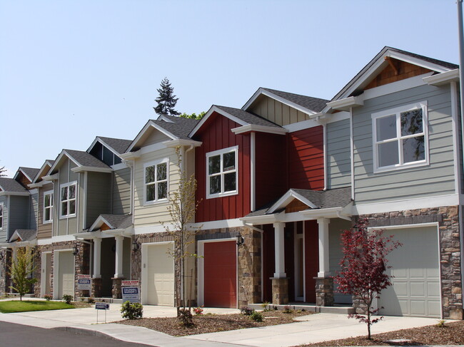 SILVERTON CONDO - 211 Silver St Unit E