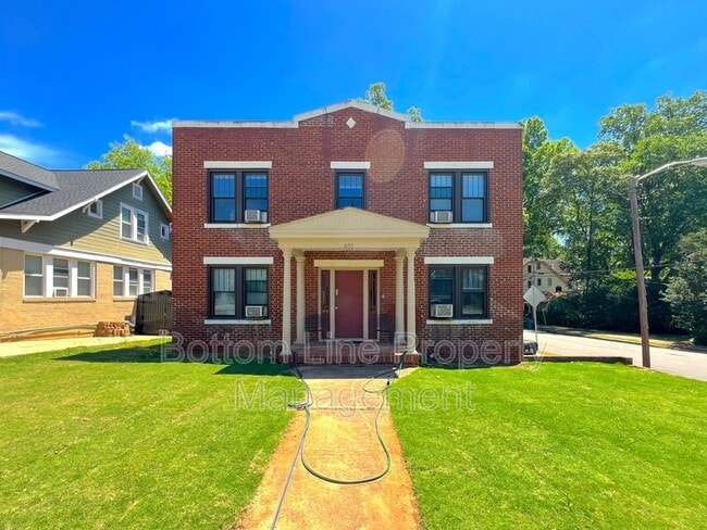 Building Photo - 600 Hawthorne Ln Unit 3