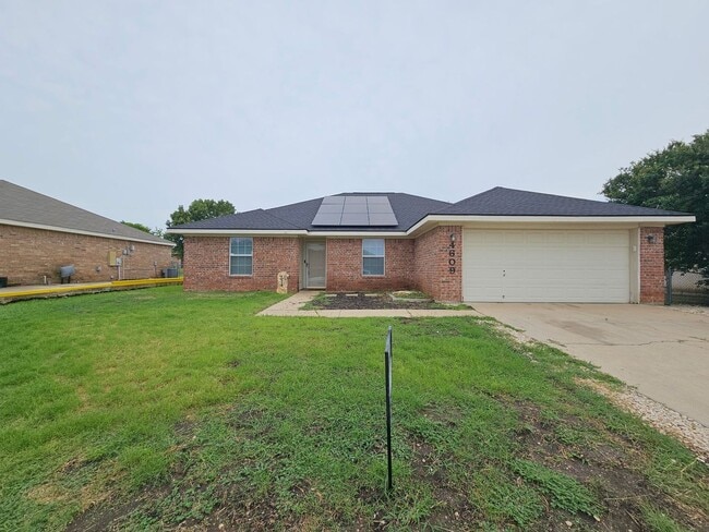 Building Photo - AMAZING RENT SPECIAL & MOVE IN READY!