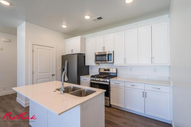 Building Photo - Stylish Desert Color 2 Bedroom Condo. Wash... Unit 1-302