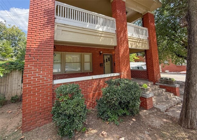 Photo - 1808 N Robinson Ave