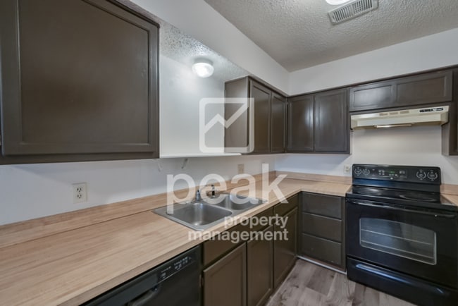 Photo - $1,599! 2Bed/2Bath duplex in Arlington! Sa...