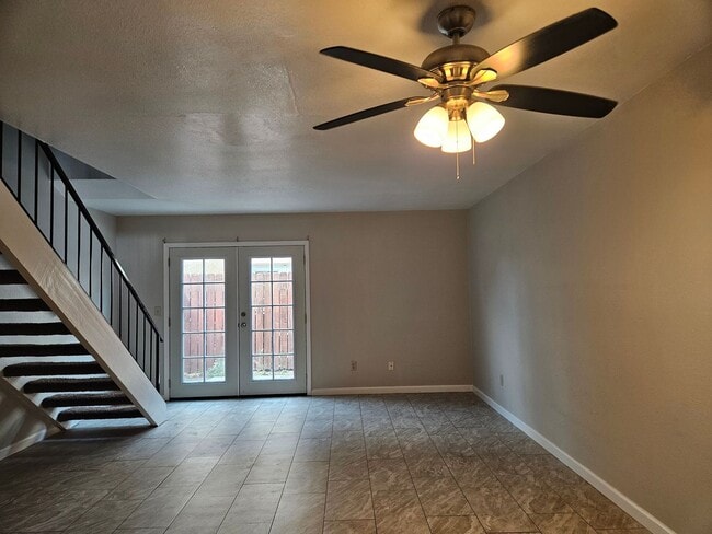 Building Photo - 937 Iris St Unit C Rental