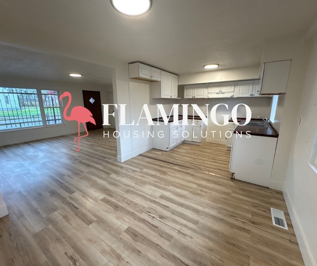 Photo - 305 Mercer Ave