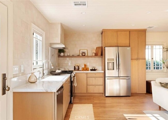 Photo - 611 N Ave 48