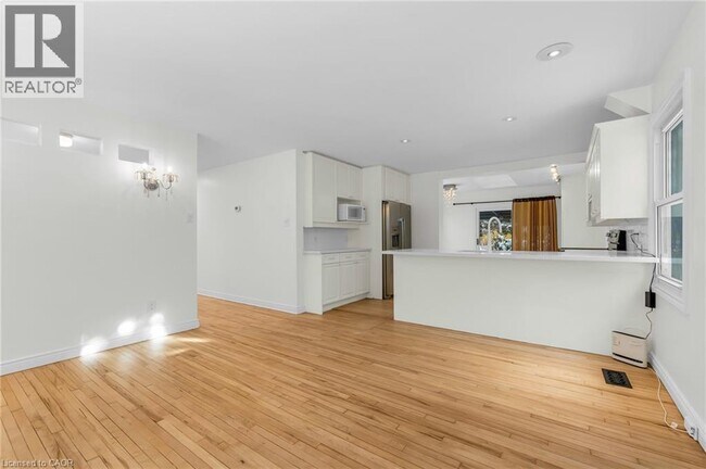 Photo - 79 Central Dr