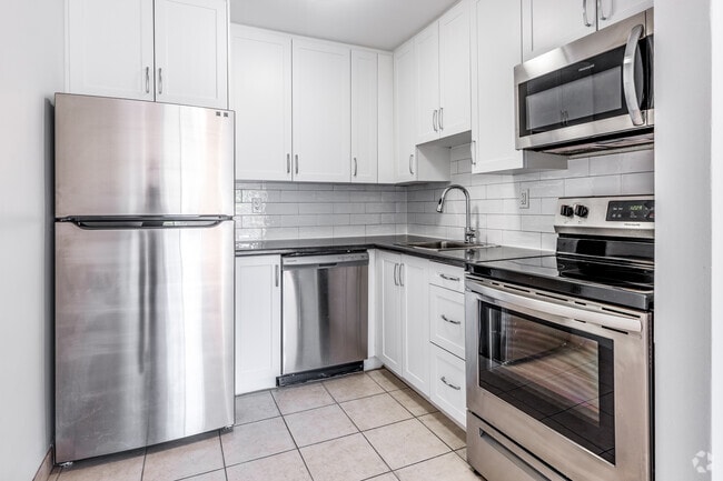 Interior Photo - 530 PROUDFOOT LANE