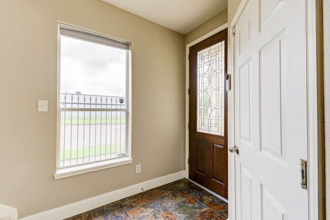 Photo - Move-In Ready Townhome Near Downtown Houston – 2 Bed / 2 Bath