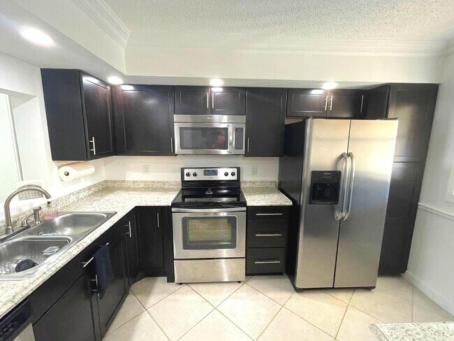 Photo - 2805 SW 22nd Ave Condo