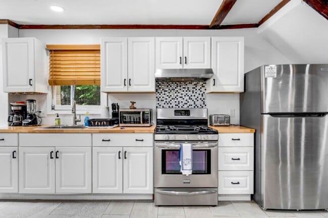 Building Photo - 429 Long Island Rd Unit B Rental