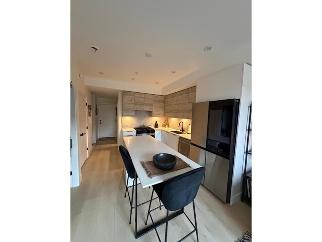 Photo - 30490 Cardinal Ave Unité 205