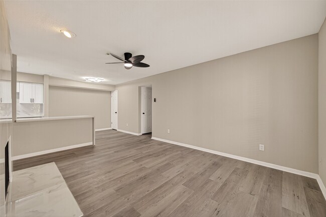 Photo - 1860 White Oak Dr Unit 311