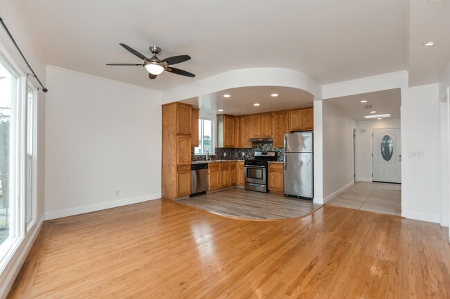 Building Photo - 10 Oxford St