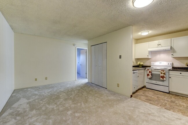 Building Photo - 3161 Madison Ave Unit #Q423