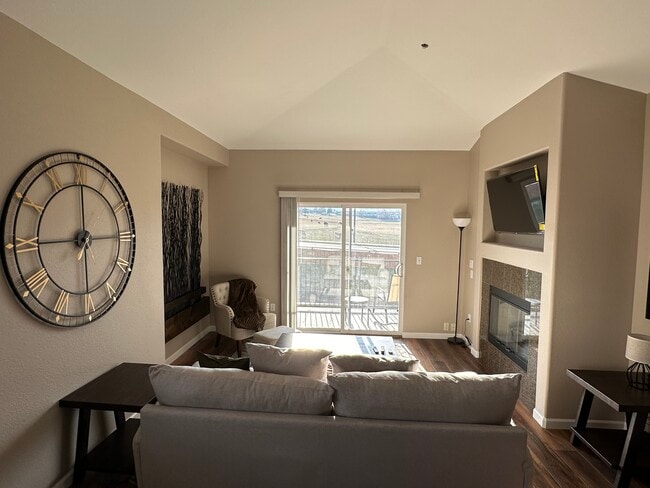 sala de estar - 6253 Kilmer Loop Unidad 201