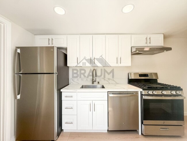 Photo - 15634 Leadwell St Unidad 13