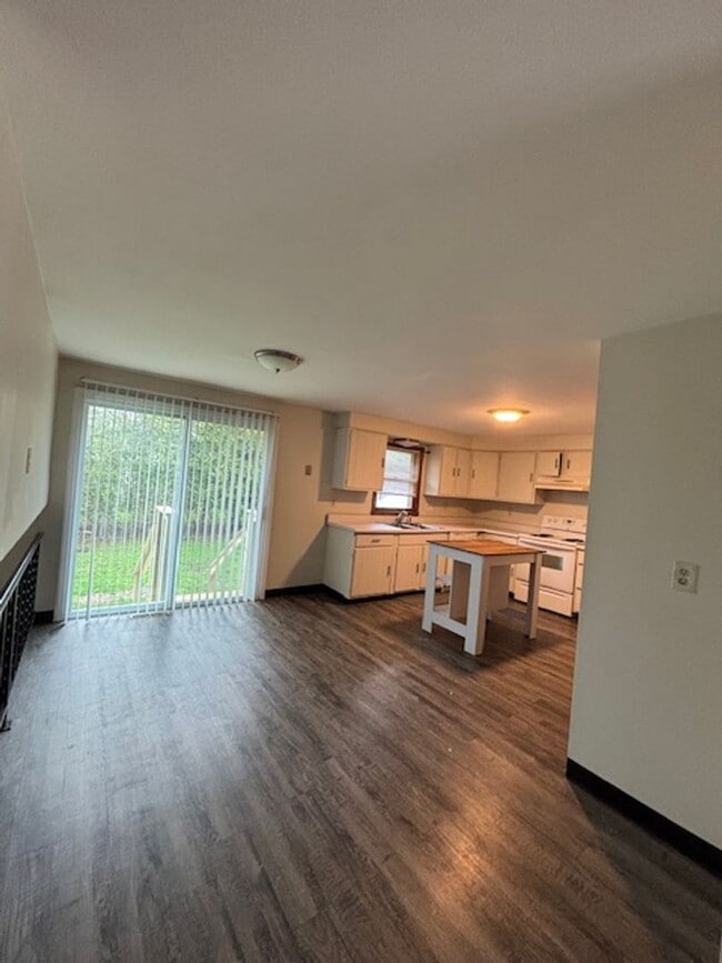 Photo - 6463 Wells Dr Unit 6465