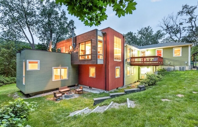 Building Photo - 15 Suban Pl