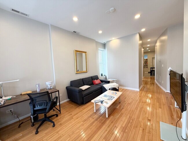 Photo - 1905 W Huron St Unit 1