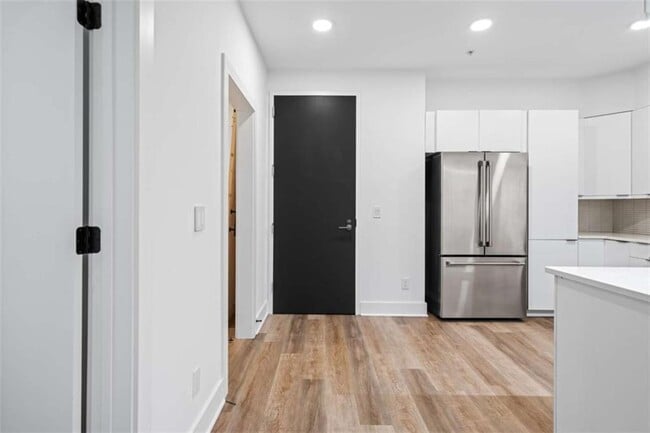 Photo - 346 Peters St SW Unit 206