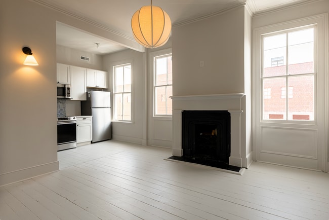 Building Photo - 82 Wentworth St