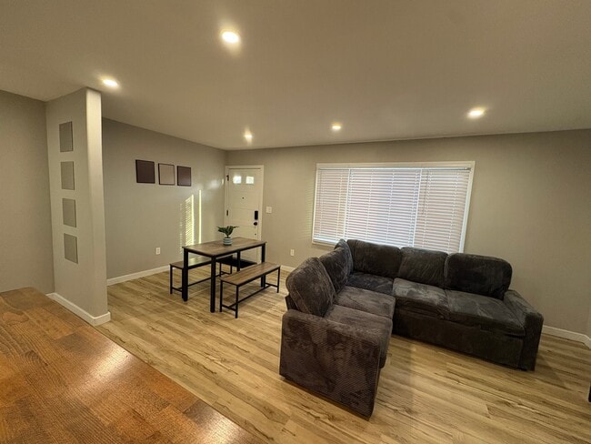 Photo - 326 E Livingston St Unidad 3 Month Furnished 326